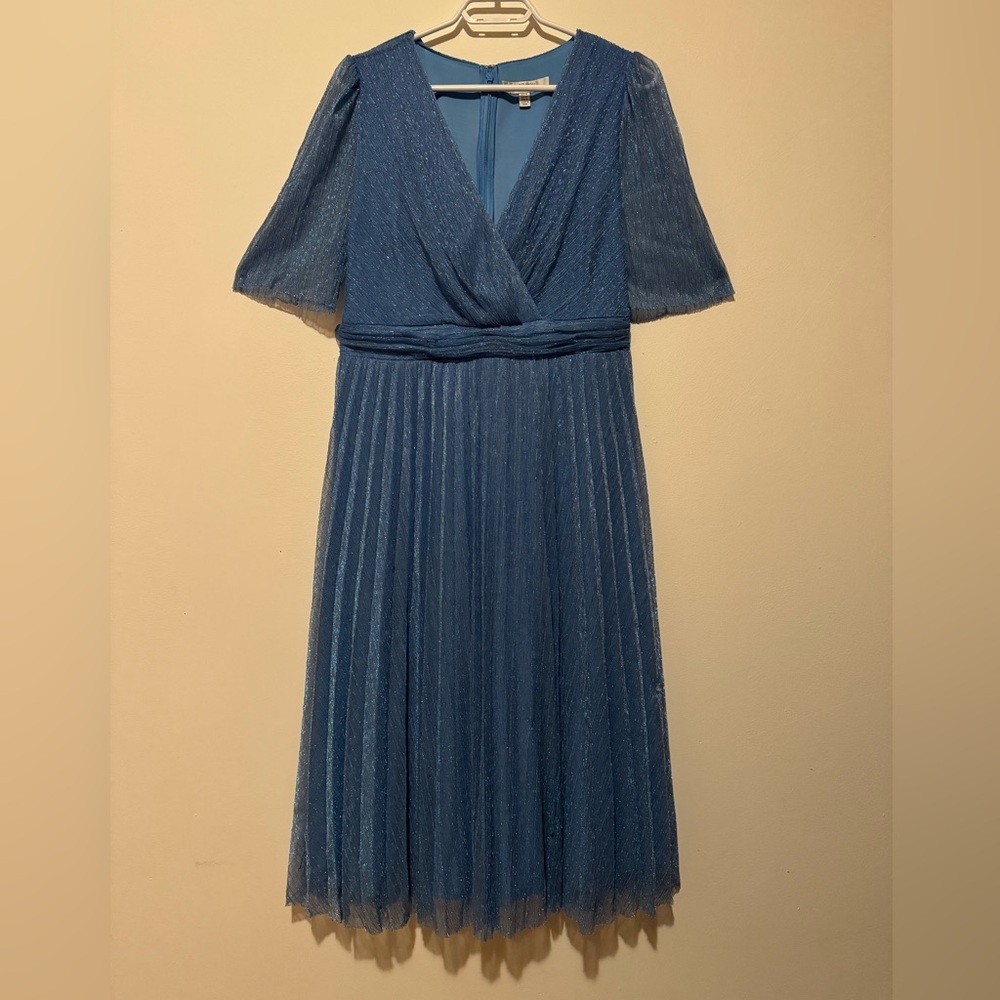 Ever New Isabella Plisse Midi Dress in Blue - Picture 4 of 6
